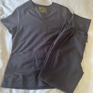 FIGS Scrub Set in Slate Grey